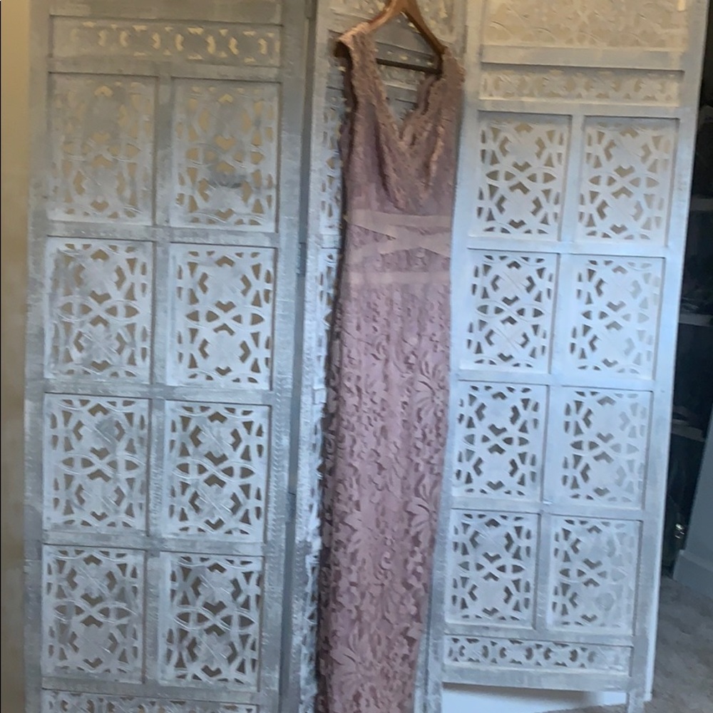 Maxi lace mauve dress